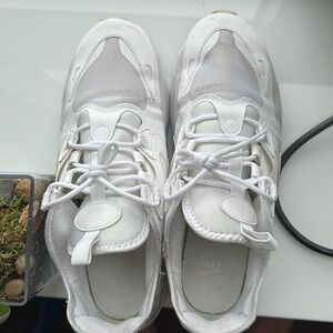 Nike air max infinity 2 size 10 white